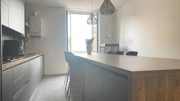 Appartement à Le Chambon-Feugerolles, 42500 - 6 pièces 156m²