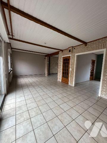 Située dans un quartier calme et recherché de Petit-Synthe, cette maison mitoyenne de 110,35 m²...