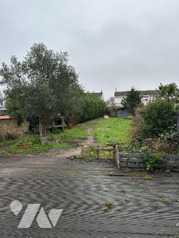 Située dans un quartier calme et recherché de Petit-Synthe, cette maison mitoyenne de 110,35 m²...