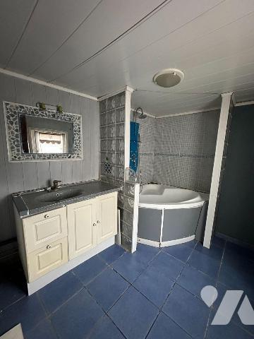 Située dans un quartier calme et recherché de Petit-Synthe, cette maison mitoyenne de 110,35 m²...