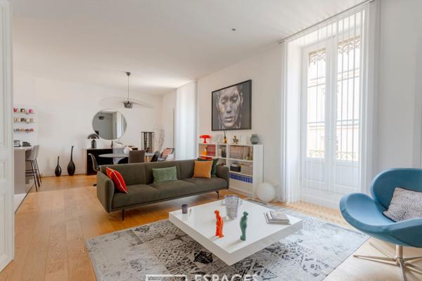 Appartement rénové avec style en coeur de ville