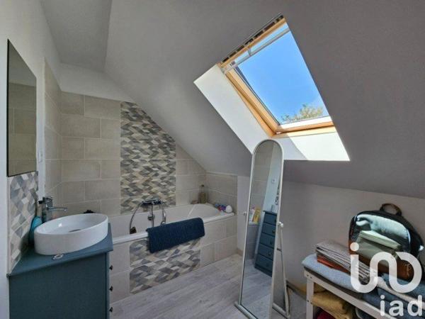 Pavillon 6 pièces de 133 m² à Neuillé-Pont-Pierre (37360)