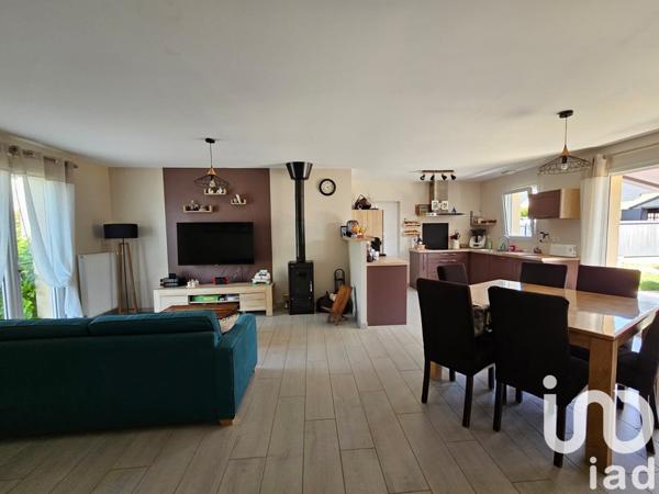 Pavillon 6 pièces de 133 m² à Neuillé-Pont-Pierre (37360)