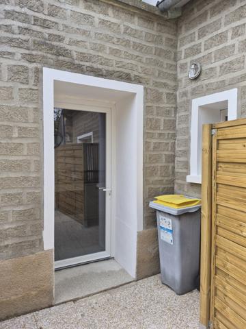 CHARMANTE MAISON DE VILLE MEUBLÉE – 55 m² – Secteur OUEST ( plateau des Glières)
