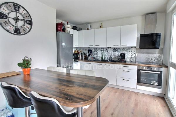 Appartement 3 pièces de 62,55 m2 à vendre avec balcon et parking à POISSY (78) au prix de 232000 euros