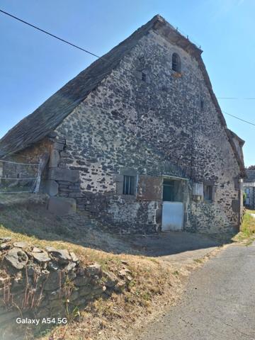 Grange + petit bâtiment