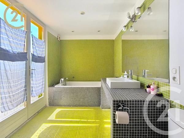 Maison à vendre  9 pièces - 218,57 m 2   VALLAURIS  - 06