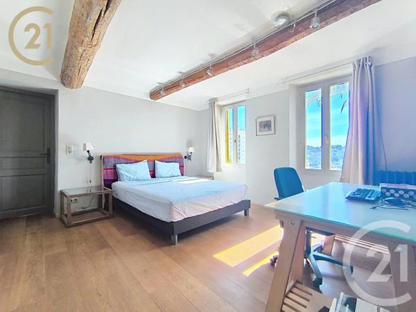 Maison à vendre  9 pièces - 218,57 m 2   VALLAURIS  - 06