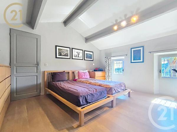 Maison à vendre  9 pièces - 218,57 m 2   VALLAURIS  - 06