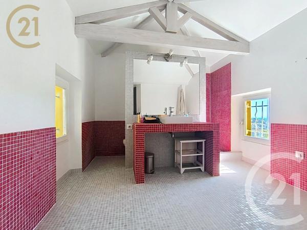 Maison à vendre  9 pièces - 218,57 m 2   VALLAURIS  - 06