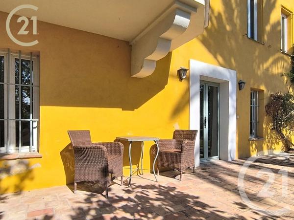 Maison à vendre  9 pièces - 218,57 m 2   VALLAURIS  - 06