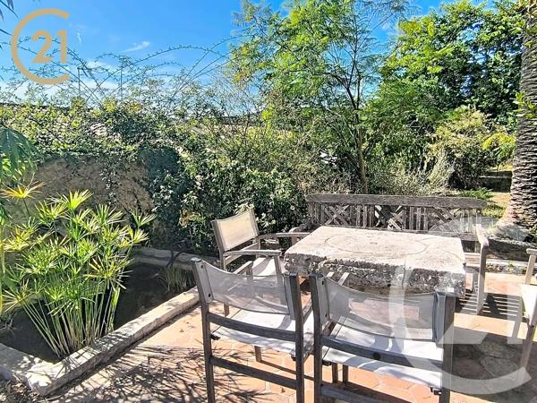 Maison à vendre  9 pièces - 218,57 m 2   VALLAURIS  - 06