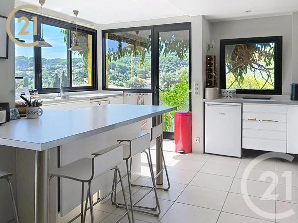 Maison à vendre  9 pièces - 218,57 m 2   VALLAURIS  - 06