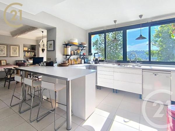 Maison à vendre  9 pièces - 218,57 m 2   VALLAURIS  - 06