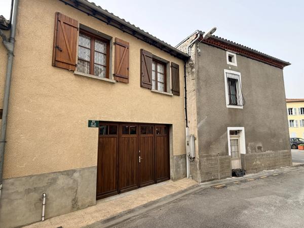 Anciennement le centre du village, grande maison avec possibilités commerciales