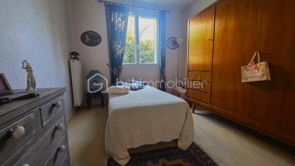 *** EXCLUSIVITÉ BSK IMMOBILIER  ***

Maison kaufman de 160 m2 (potentiellement car étage à terminer) édifié sur un terrain clos de 437 m2. 

Située dans un secteur calme et recherché de Saint Pierre Du Perray proche du parc François Mitterrand, la maison se compose aujourd'hui d'une  spacieuse pièce de vie lumineuse de 40m2 environ, d'une grande cuisine ouvrable sur séjour, d'une salle deau, et de 3 belles chambres dont une suite parentale avec salle de bain. Soit un 106 m2 de plain-pied. 
Accès au cellier et garage double.

A l'étage, 57m2 supplémentaires !!  à terminer d'aménager : escalier déjà installé, velux et plancher déjà en place. Plus d'information par téléphone.  

Un bien rare alliant confort, volumes et lumière. Avec une potentiel d'évolution. 
Proche écoles et commodités.  

Visite sur RDV