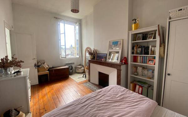 Appartement à vendre    2 pièces •  Bordeaux
