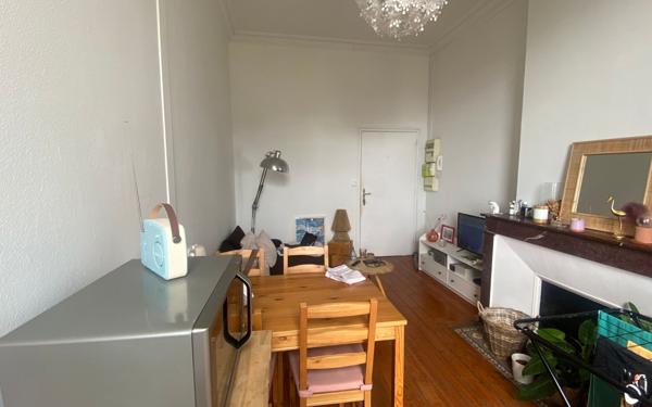 Appartement à vendre    2 pièces •  Bordeaux