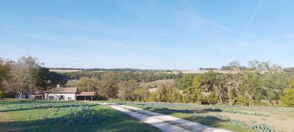 Prestations haut de gamme pour cette propriété de deux maisons, sur 15 hectares