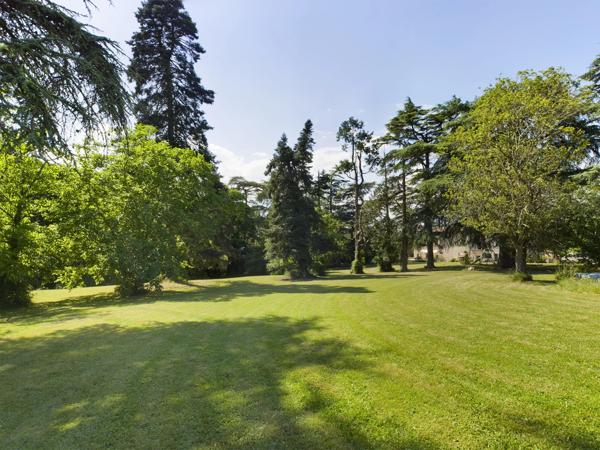Prestations haut de gamme pour cette propriété de deux maisons, sur 15 hectares