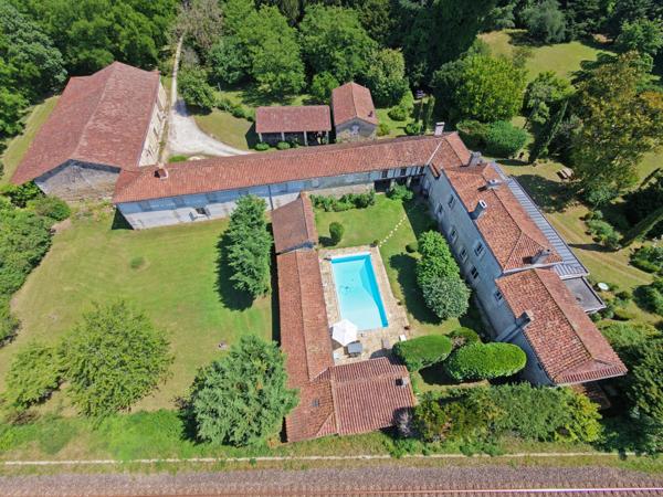 Superbe manoir avec piscine et dépendances !