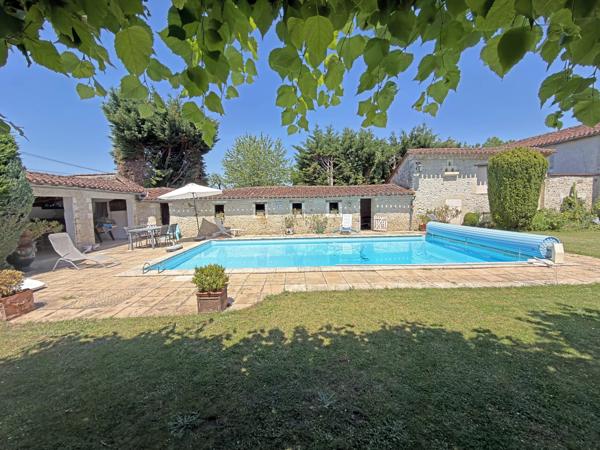 Superbe manoir avec piscine et dépendances !