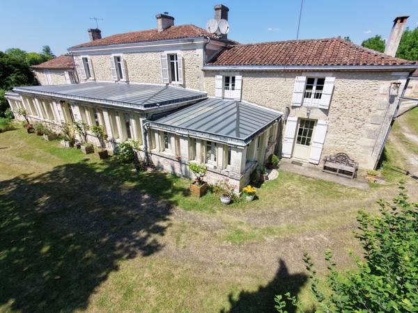 Superbe manoir avec piscine et dépendances !