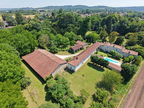 Superbe manoir avec piscine et dépendances !