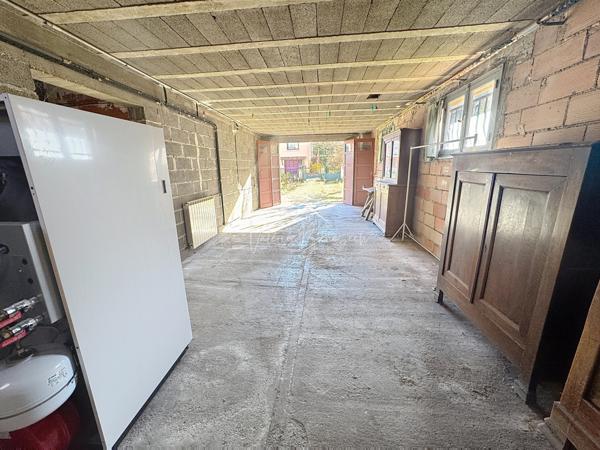 Camarès (12360) Maison meublée T5 à rénover sur 535 m2 terrain