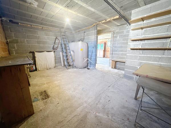 Camarès (12360) Maison meublée T5 à rénover sur 535 m2 terrain