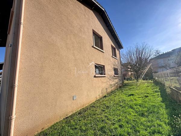 Camarès (12360) Maison meublée T5 à rénover sur 535 m2 terrain