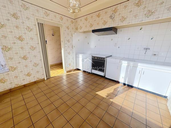 Camarès (12360) Maison meublée T5 à rénover sur 535 m2 terrain