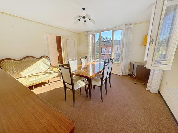 Camarès (12360) Maison meublée T5 à rénover sur 535 m2 terrain