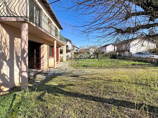 Camarès (12360) Maison meublée T5 à rénover sur 535 m2 terrain