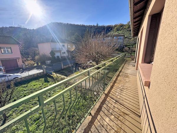 Camarès (12360) Maison meublée T5 à rénover sur 535 m2 terrain