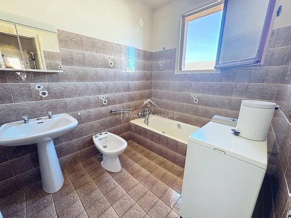 Camarès (12360) Maison meublée T5 à rénover sur 535 m2 terrain