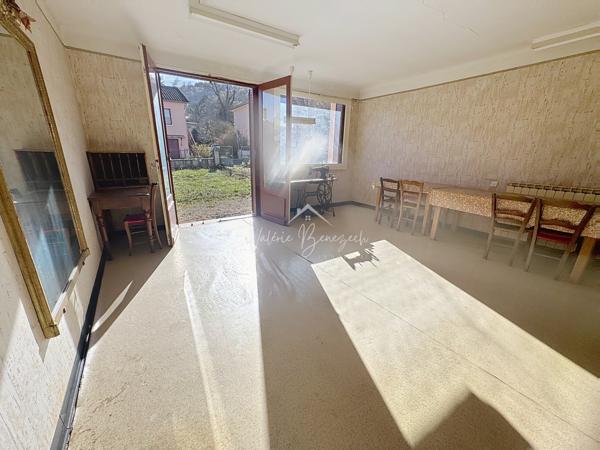 Camarès (12360) Maison meublée T5 à rénover sur 535 m2 terrain