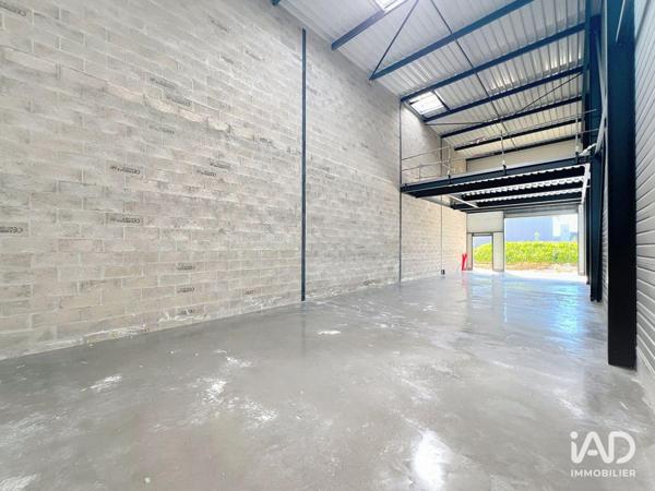 Location local d’activité 162 m² Saint-Pierre-du-Perray