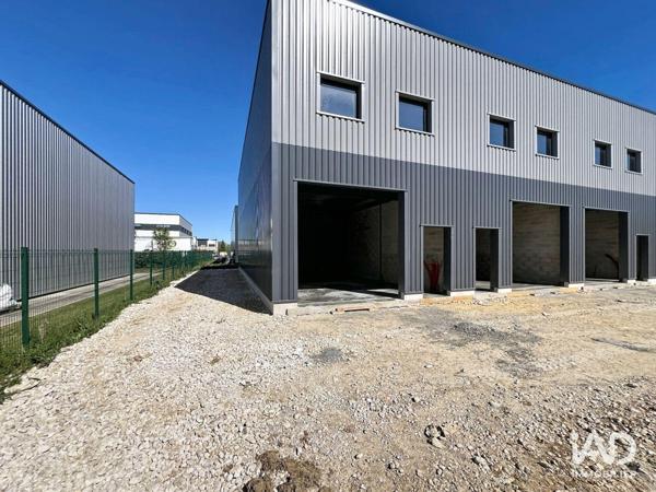 Location local d’activité 162 m² Saint-Pierre-du-Perray