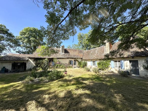 Maison périgourdine de caractère avec dépendances et terrain de plus de 4000 m² – Proche de Montpon-Ménestérol