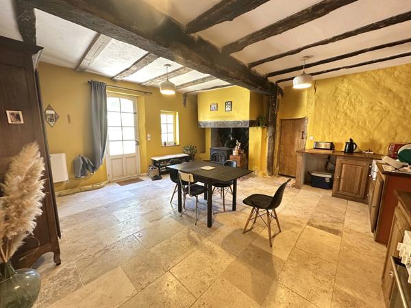 Maison périgourdine de caractère avec dépendances et terrain de plus de 4000 m² – Proche de Montpon-Ménestérol