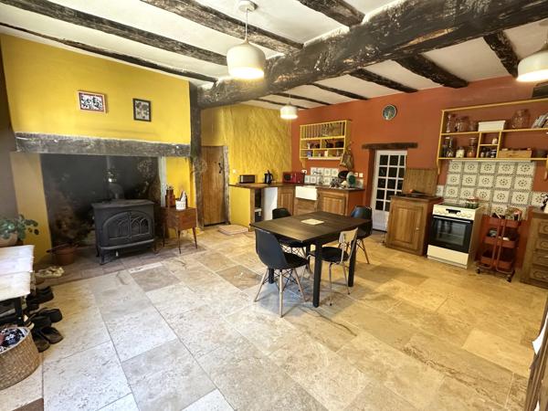Maison périgourdine de caractère avec dépendances et terrain de plus de 4000 m² – Proche de Montpon-Ménestérol