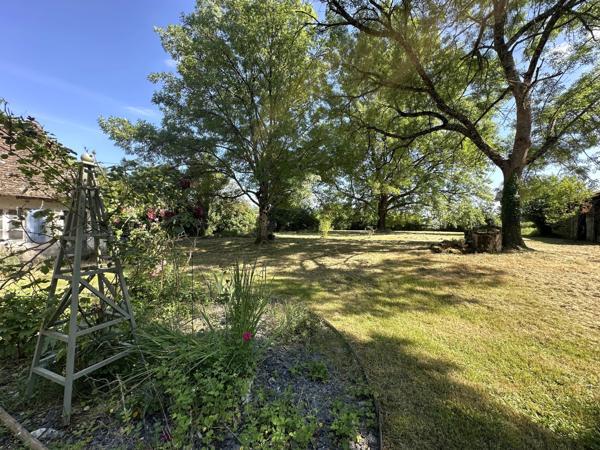 Maison périgourdine de caractère avec dépendances et terrain de plus de 4000 m² – Proche de Montpon-Ménestérol