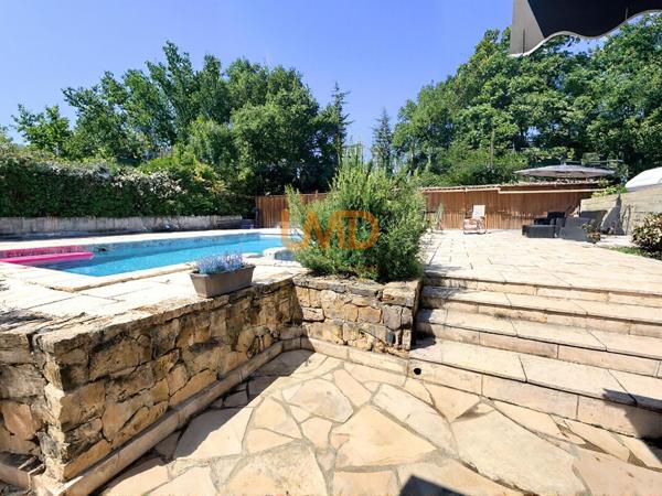 Tourrettes – Propriété familiale avec piscine, dépendances