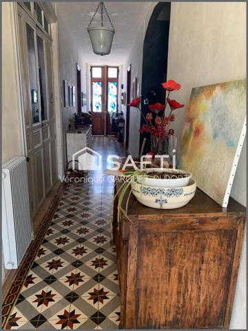 Demeure de caractère de 310m2 avec jardin, piscine, garage et gite