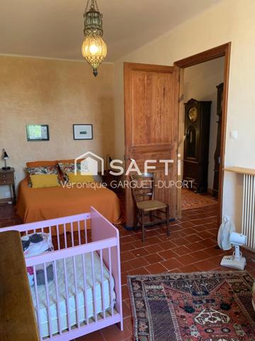 Demeure de caractère de 310m2 avec jardin, piscine, garage et gite