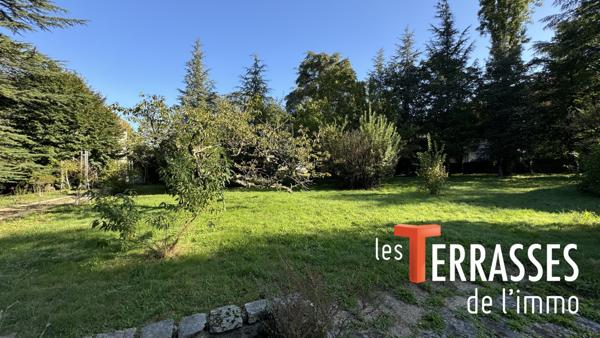 Saint-Just-Saint-Rambert (42170) À vendre magnifique terrain de 850 M2 constructible dans un clos privé