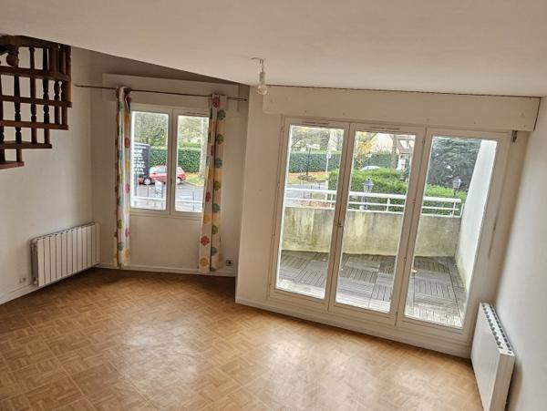 A LOUER APPARTEMENT T2 DUPLEX SAINT-NOM-LA-BRETECHE