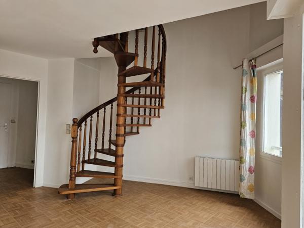 A LOUER APPARTEMENT T2 DUPLEX SAINT-NOM-LA-BRETECHE