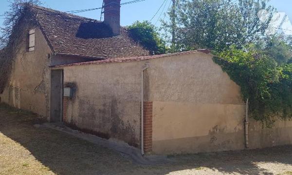 A VENDRE - CHATRES SUR CHER (41) -Maison de ville à rénover - beau potentiel

À proximité  du...